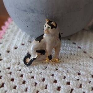Vintage Elegant Black and Gold Cat Brooch